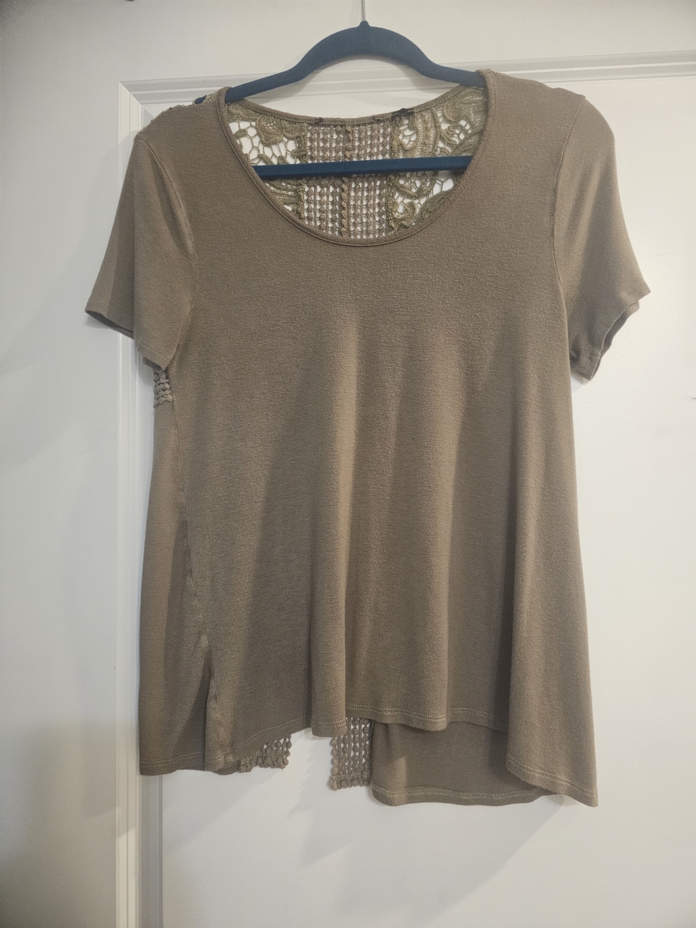 Women’s Short Sleeve Crochet Back Top - Taupe